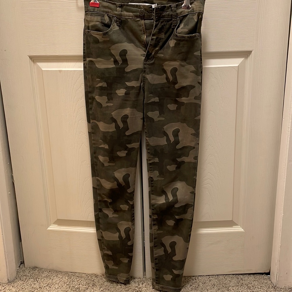 Women’s Camo skinny ankle length pants